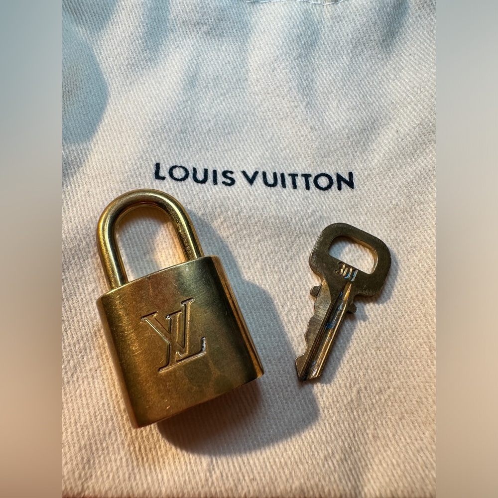 Louis Vuitton Lock and Key (Brass; 301; GUC)